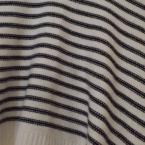 Black and white off the shoulder top - Picture 3 of 3